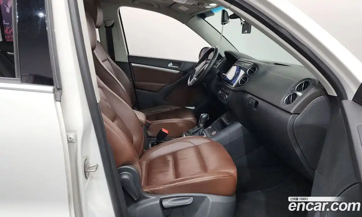 Volkswagen Tiguan 2012 2.0 автомат (гидро), фото 15