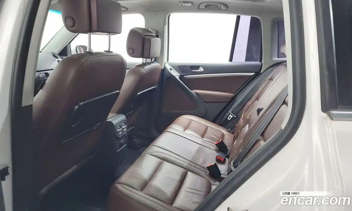 Volkswagen Tiguan 2012 2.0 автомат (гидро), фото 23