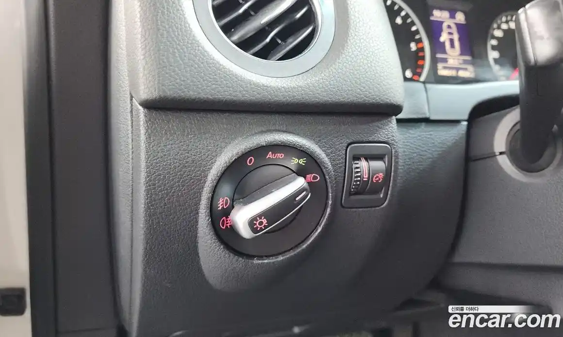 Volkswagen Tiguan 2012 2.0 автомат (гидро), фото 28