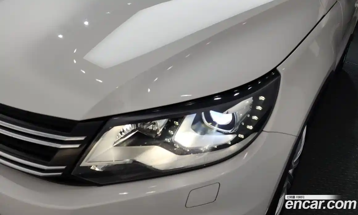 Volkswagen Tiguan 2012 2.0 автомат (гидро), фото 7