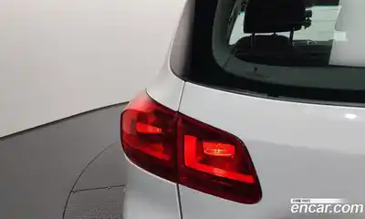 Volkswagen Tiguan 2012 2.0 автомат (гидро), миниатюра 8