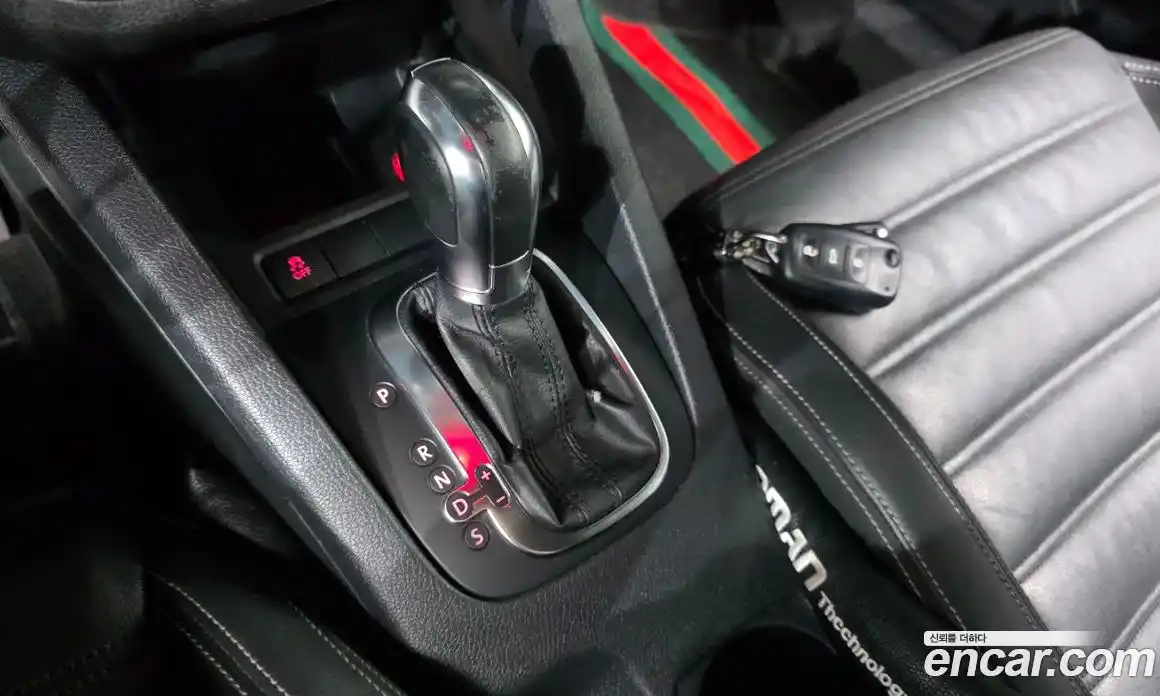 Volkswagen Scirocco 2012 2.0 автомат (гидро), фото 9