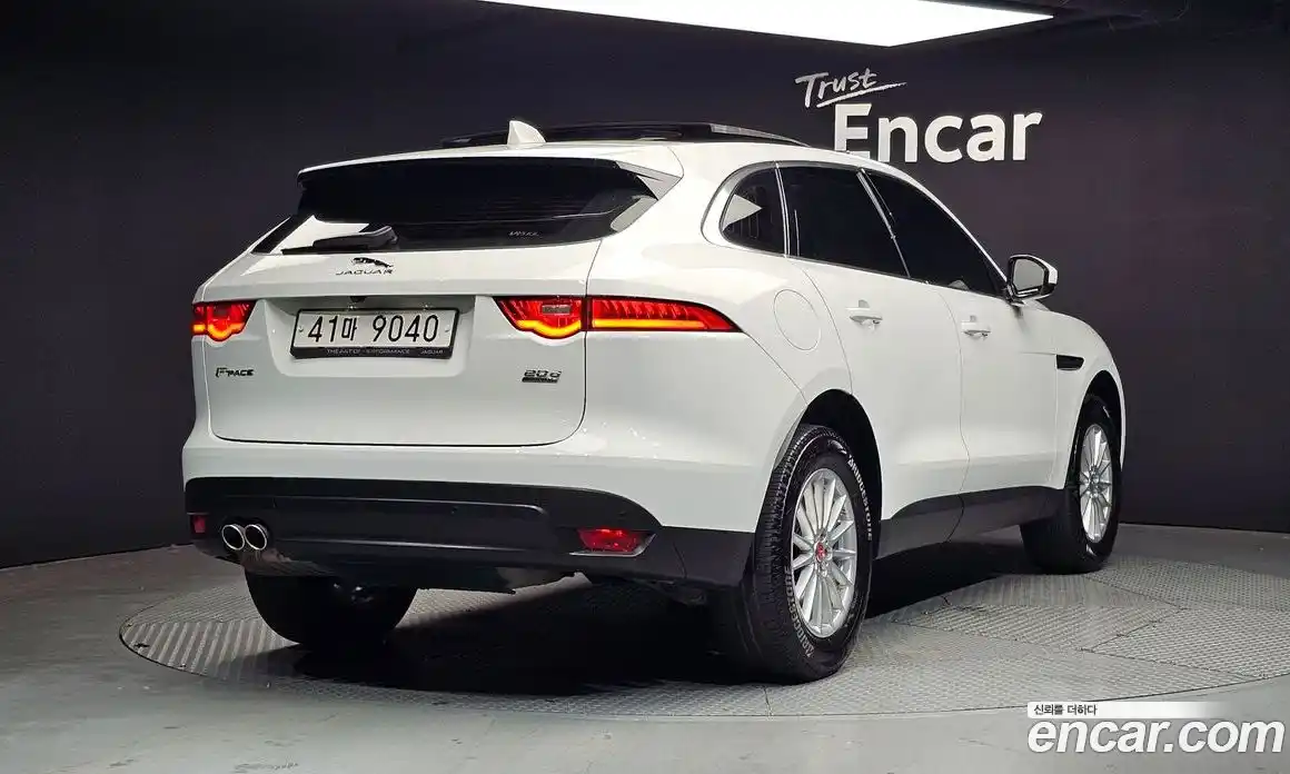 Jaguar F-Pace 2018 2.0 автомат (гидро), фото 2 Jaguar F-Pace 2018 2.0 автомат (гидро), фото 2