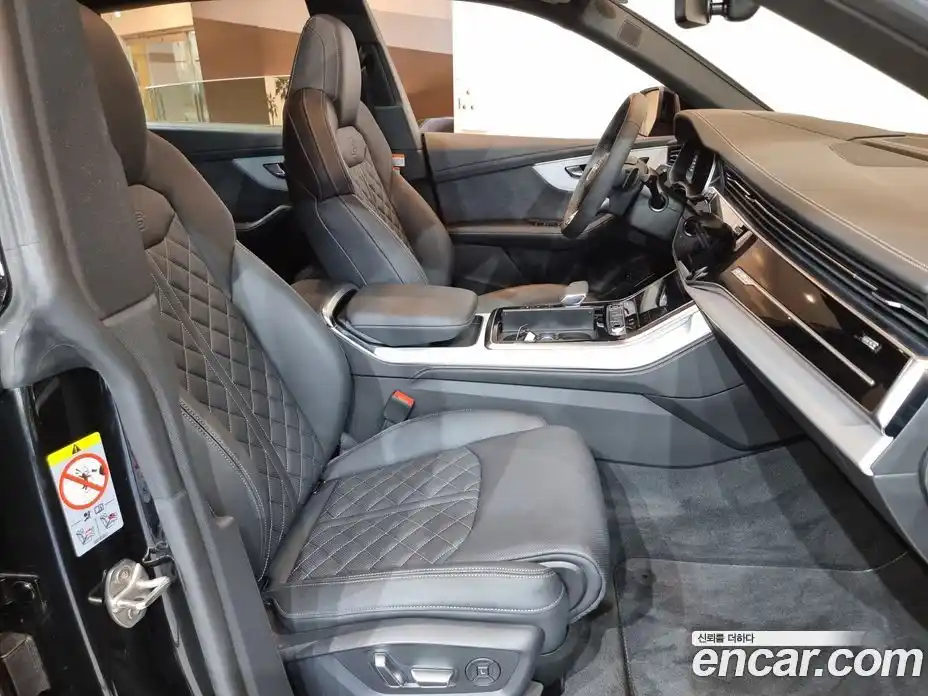Audi Q8 2024 3.0 автомат (гидро), фото 11