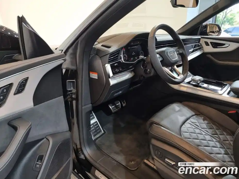 Audi Q8 2024 3.0 автомат (гидро), фото 10