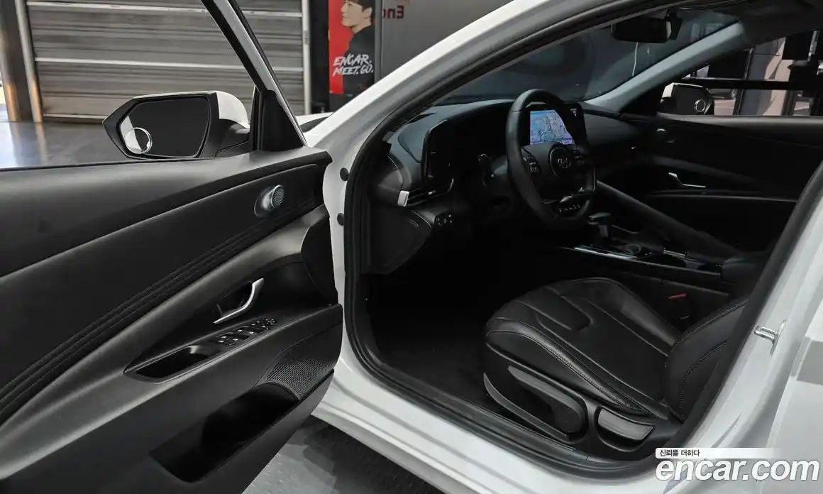 Hyundai Avante 2023 1.6 автомат (гидро), фото 13