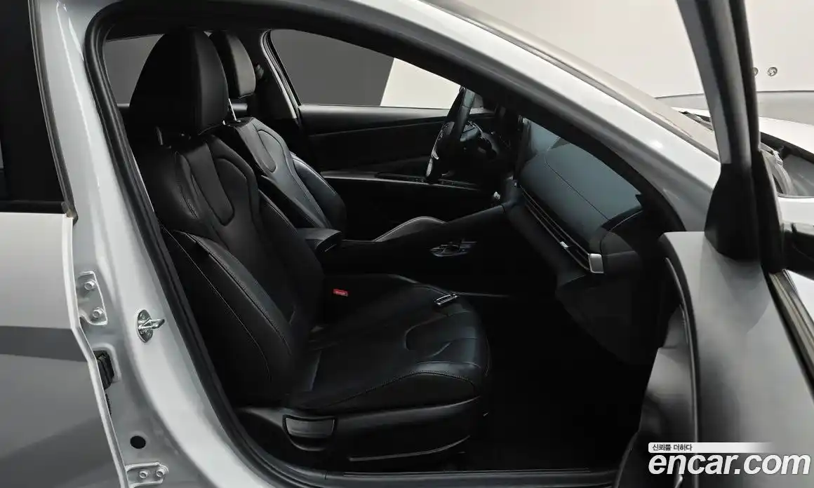 Hyundai Avante 2023 1.6 автомат (гидро), фото 16