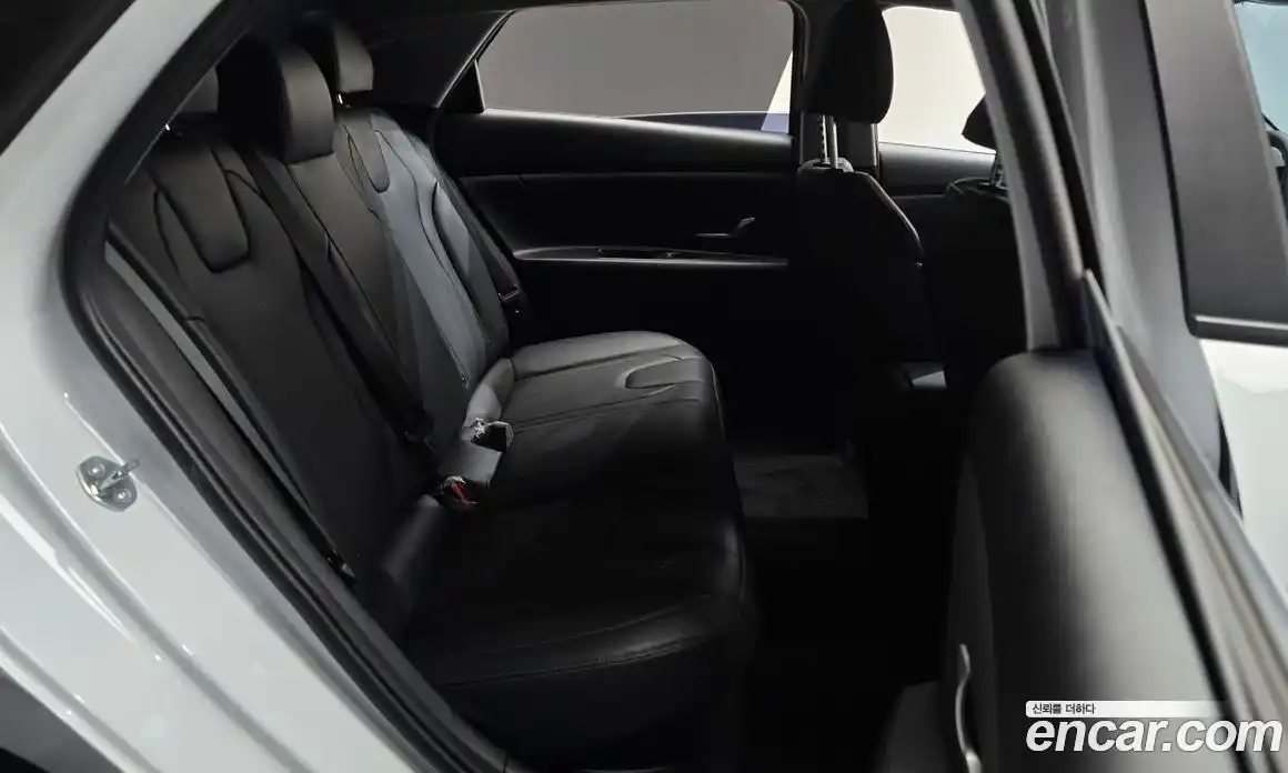 Hyundai Avante 2023 1.6 автомат (гидро), фото 17