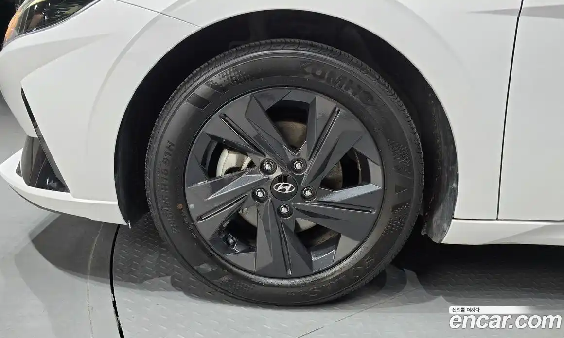 Hyundai Avante 2023 1.6 автомат (гидро), фото 5