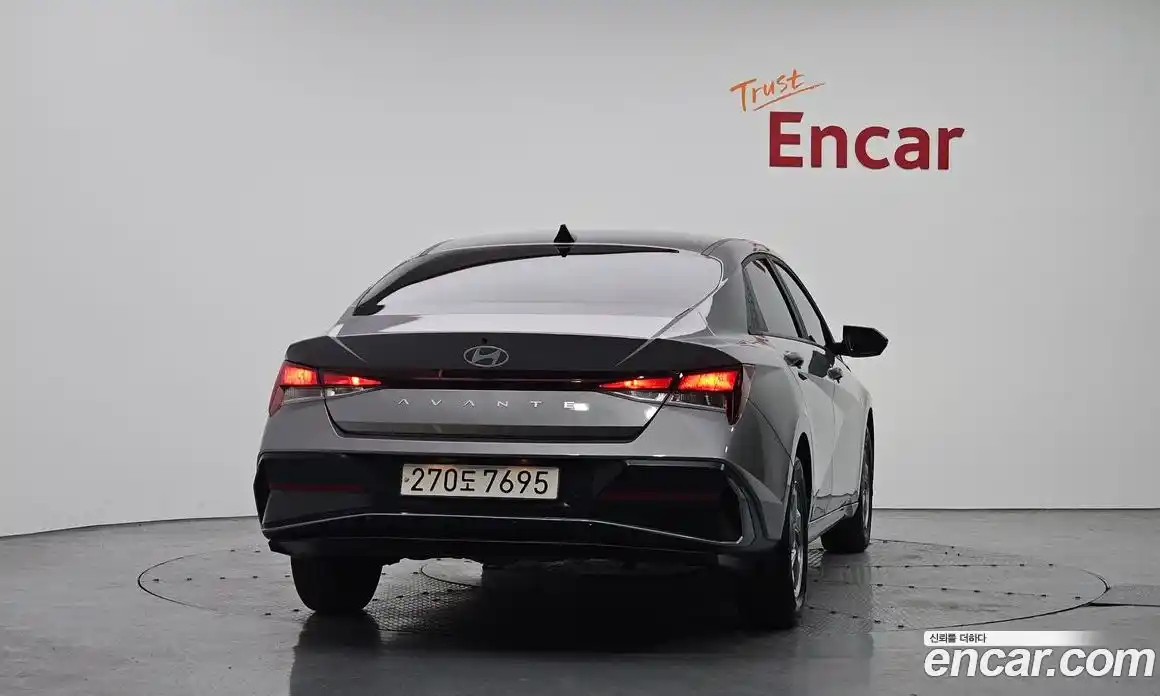 Hyundai Avante 2023 1.6 автомат (гидро), фото 4