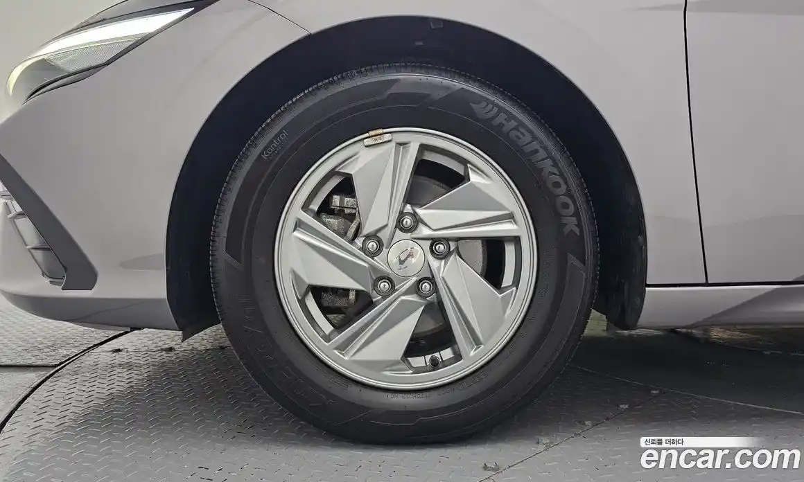 Hyundai Avante 2023 1.6 автомат (гидро), фото 5