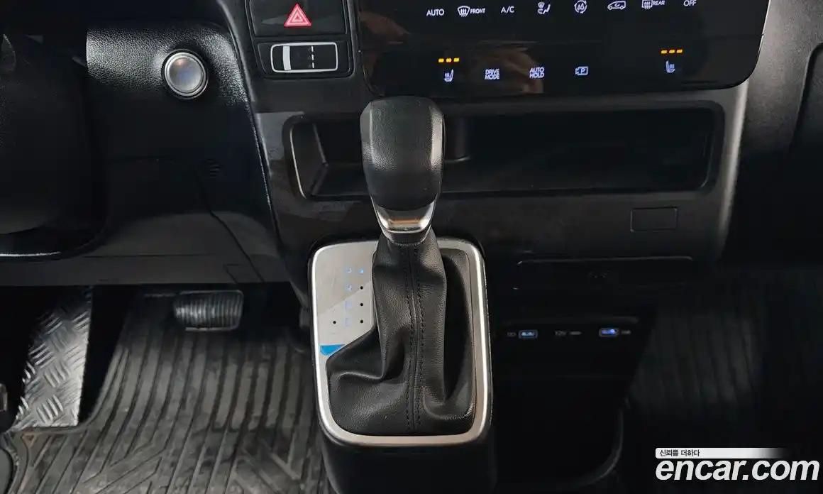 Hyundai Staria 2023 2.2 автомат (гидро), фото 11