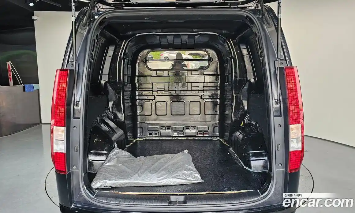 Hyundai Staria 2023 2.2 автомат (гидро), фото 25