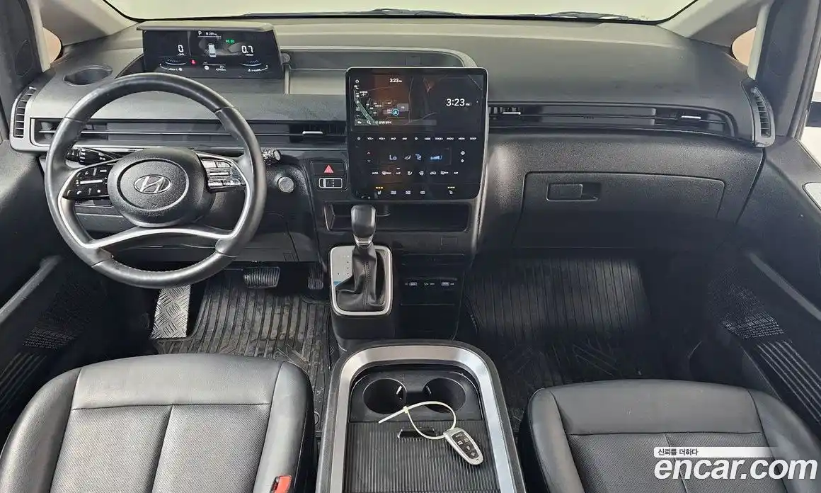 Hyundai Staria 2023 2.2 автомат (гидро), фото 9