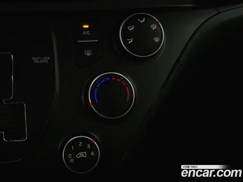 Kia Ray 2023 1.0 автомат (гидро), фото 16