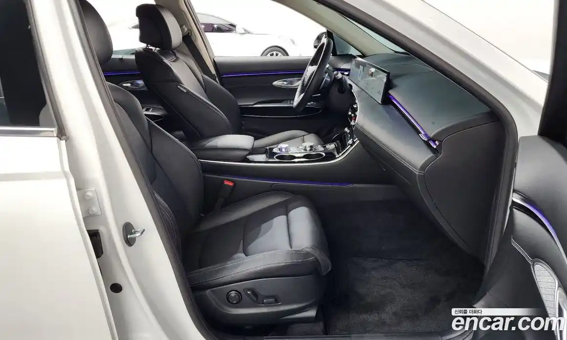 Genesis GV70 2025 2.5 автомат (гидро), фото 16