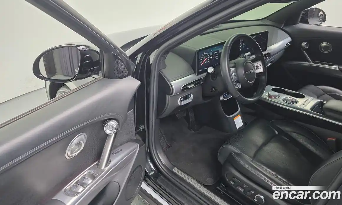 Genesis GV60 2022 0.1 автомат (гидро), фото 17