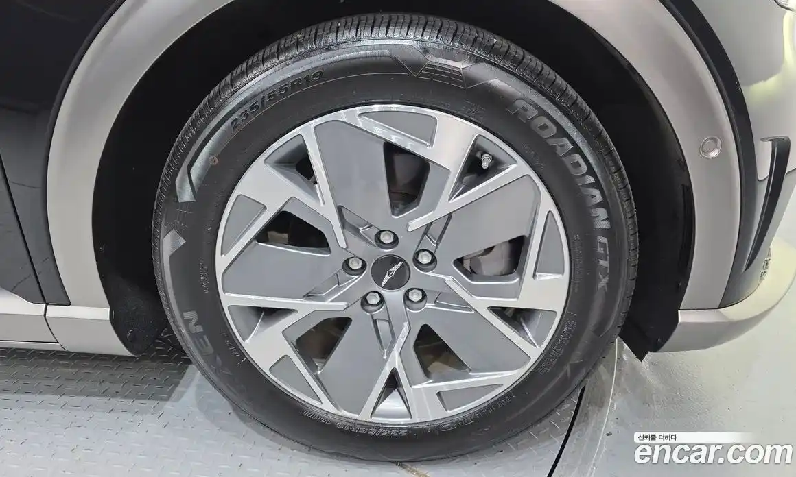 Genesis GV60 2022 0.1 автомат (гидро), фото 7