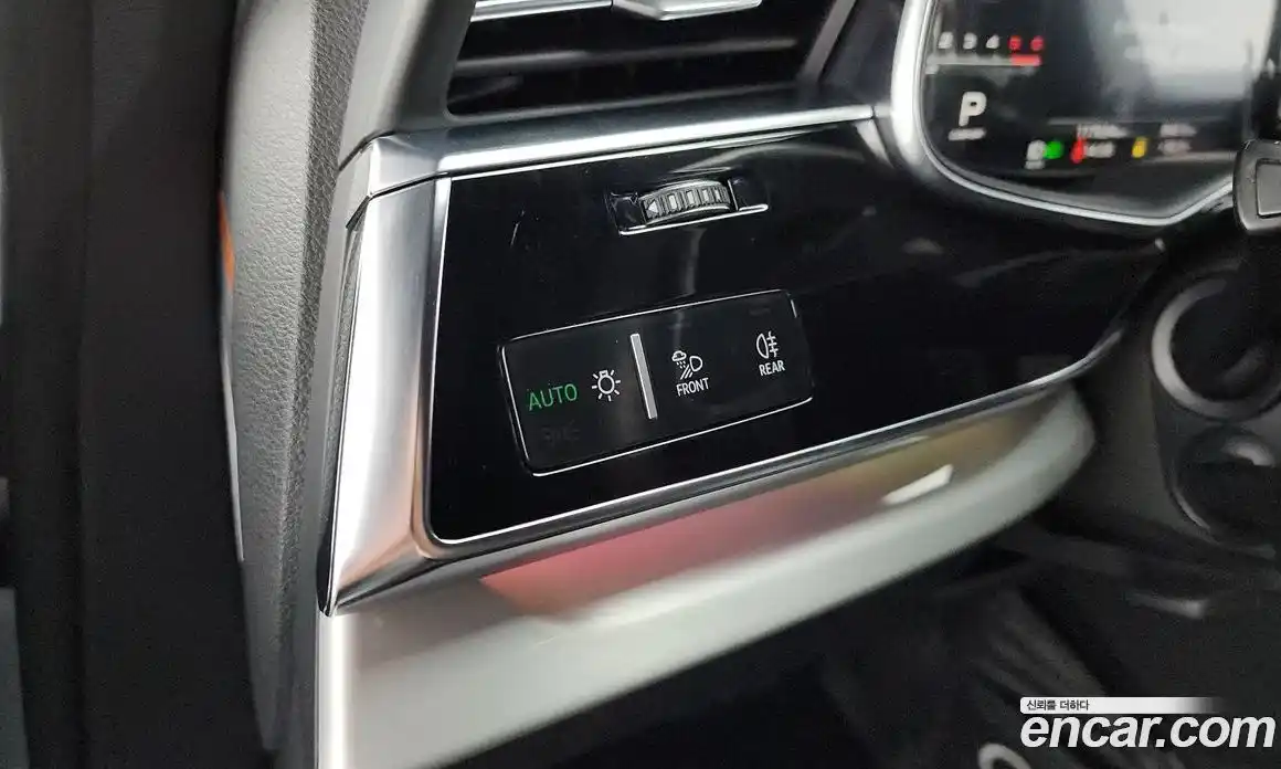 Audi Q8 2021 3.0 автомат (гидро), фото 30