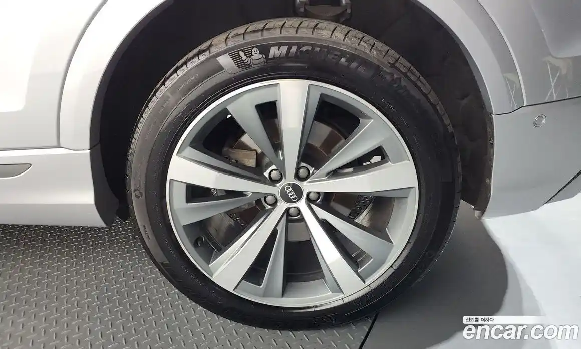 Audi Q8 2021 3.0 автомат (гидро), фото 7