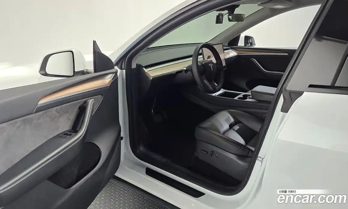 Tesla Model Y 2024 0.3 автомат (гидро), фото 13 Tesla Model Y 2024 0.3 автомат (гидро), фото 13