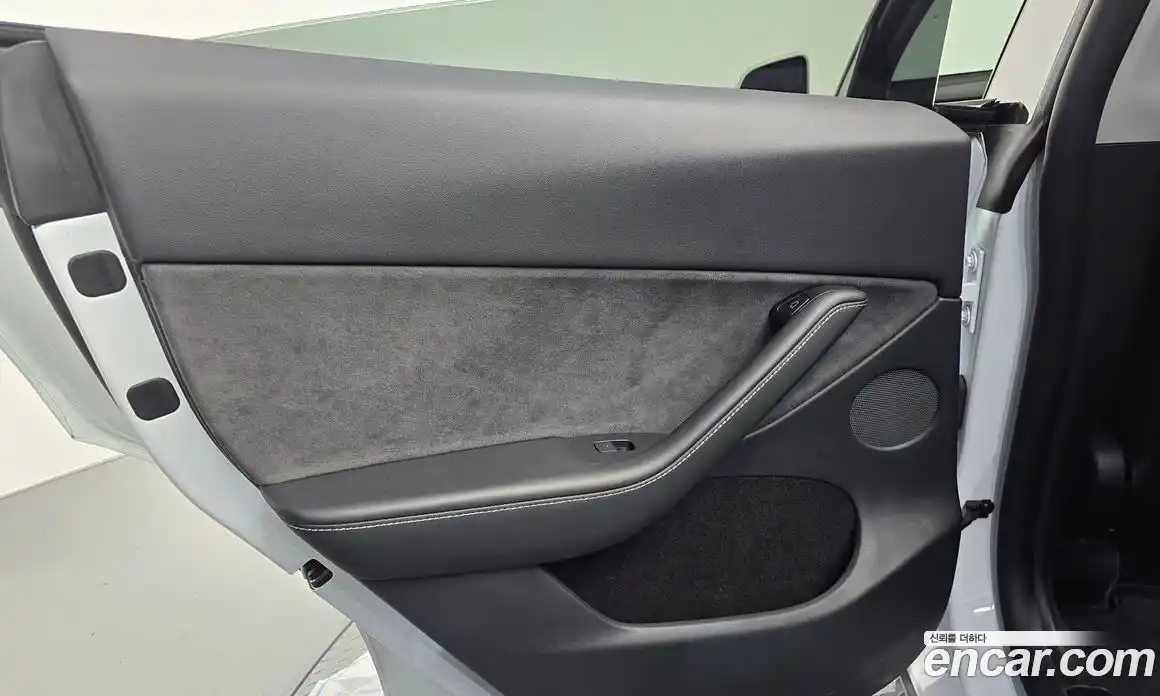 Tesla Model Y 2024 0.3 автомат (гидро), фото 15 Tesla Model Y 2024 0.3 автомат (гидро), фото 15