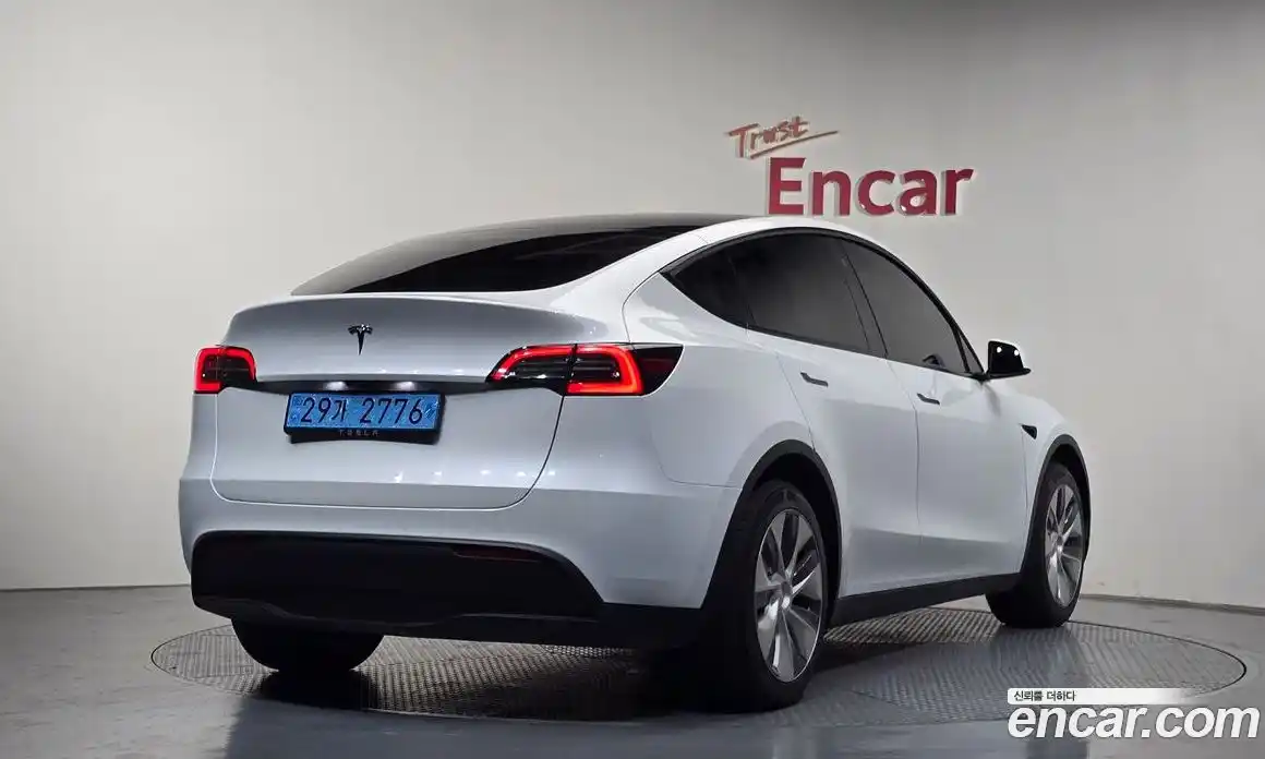 Tesla Model Y 2024 0.3 автомат (гидро), фото 2 Tesla Model Y 2024 0.3 автомат (гидро), фото 2