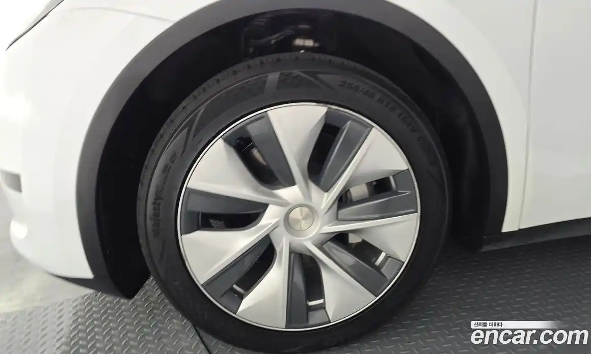 Tesla Model Y 2024 0.3 автомат (гидро), фото 5 Tesla Model Y 2024 0.3 автомат (гидро), фото 5