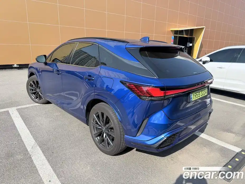 Lexus RX 2023 2.4 автомат (гидро), фото 4 Lexus RX 2023 2.4 автомат (гидро), фото 4
