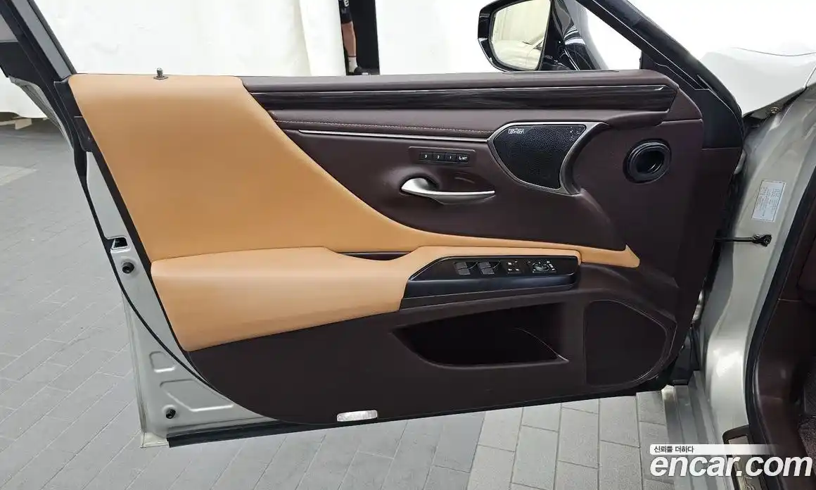 Lexus ES 2018 2.5 автомат (гидро), фото 14 Lexus ES 2018 2.5 автомат (гидро), фото 14