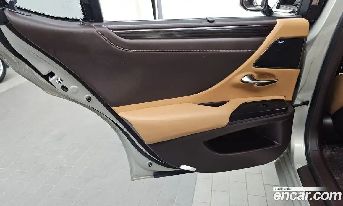 Lexus ES 2018 2.5 автомат (гидро), фото 15 Lexus ES 2018 2.5 автомат (гидро), фото 15