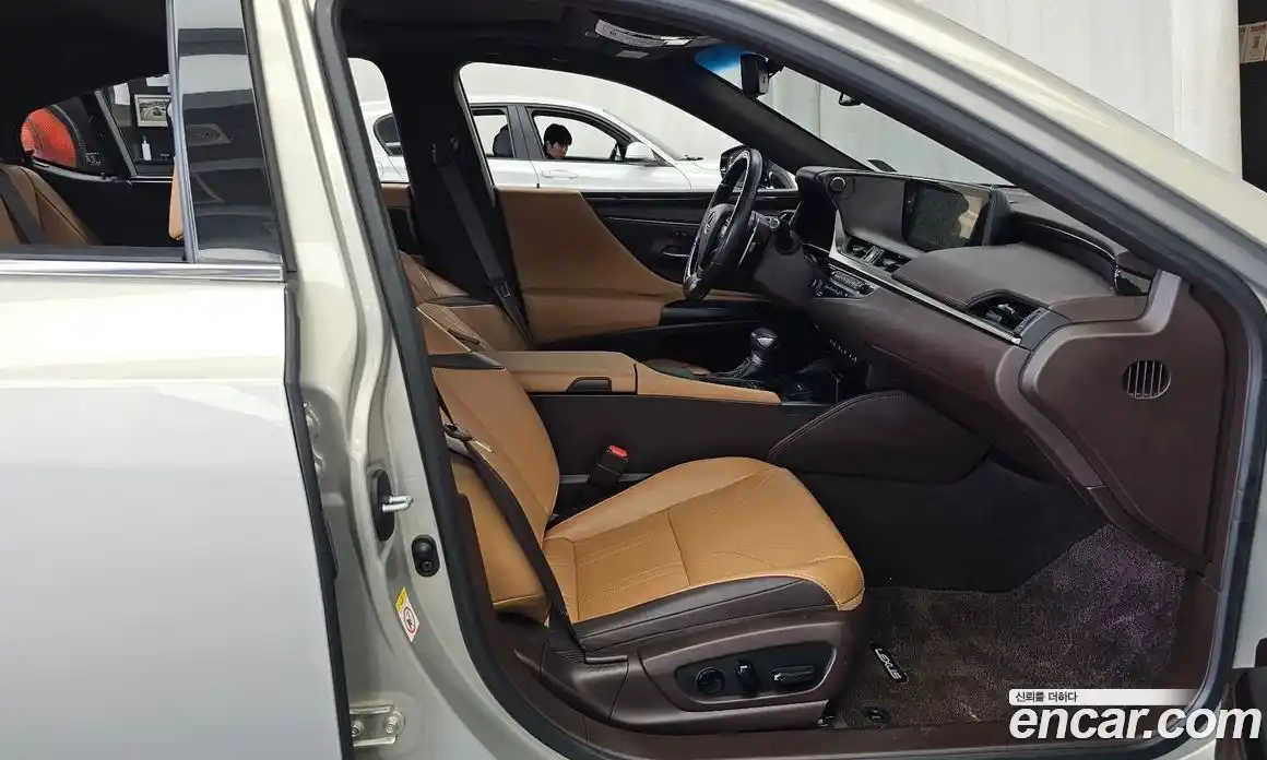 Lexus ES 2018 2.5 автомат (гидро), фото 17 Lexus ES 2018 2.5 автомат (гидро), фото 17