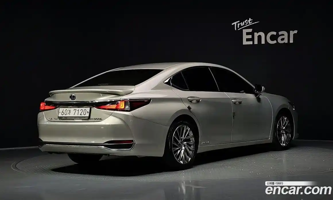 Lexus ES 2018 2.5 автомат (гидро), фото 2 Lexus ES 2018 2.5 автомат (гидро), фото 2