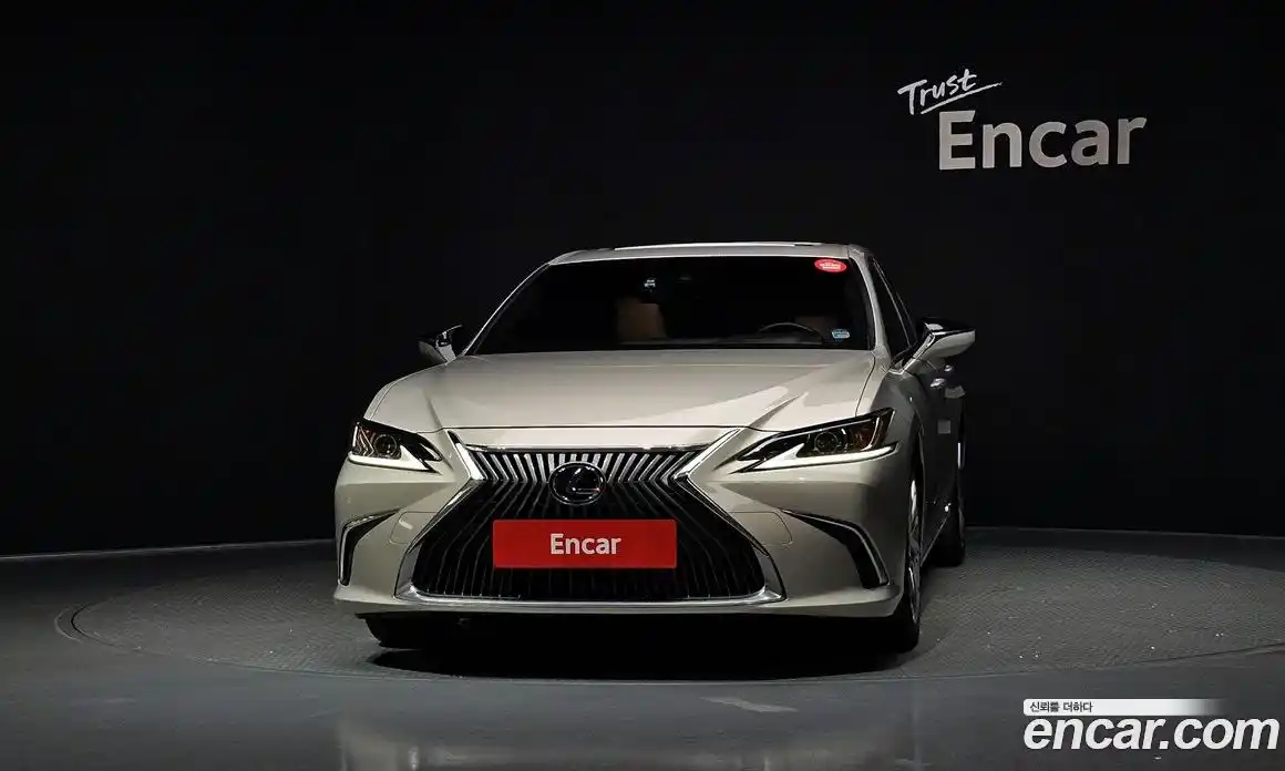 Lexus ES 2018 2.5 автомат (гидро), фото 3 Lexus ES 2018 2.5 автомат (гидро), фото 3