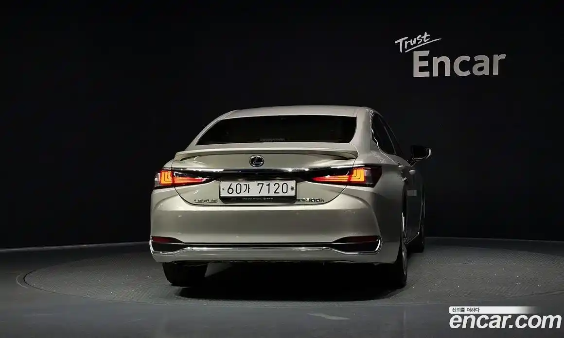 Lexus ES 2018 2.5 автомат (гидро), фото 4 Lexus ES 2018 2.5 автомат (гидро), фото 4