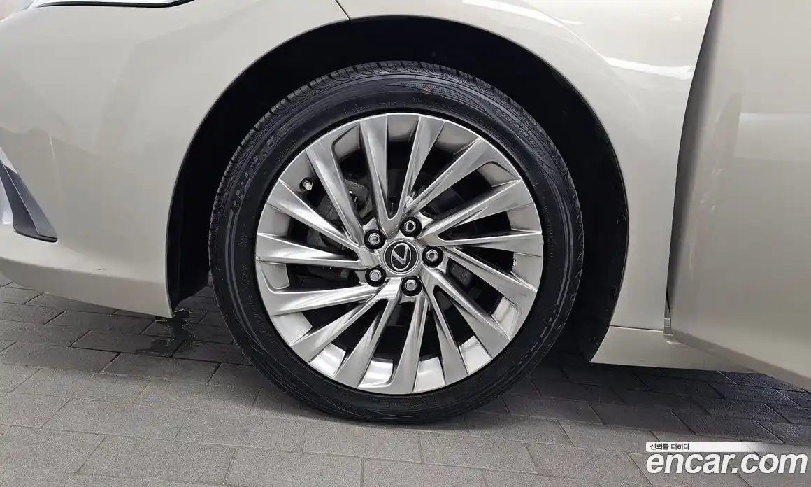 Lexus ES 2018 2.5 автомат (гидро), фото 5 Lexus ES 2018 2.5 автомат (гидро), фото 5