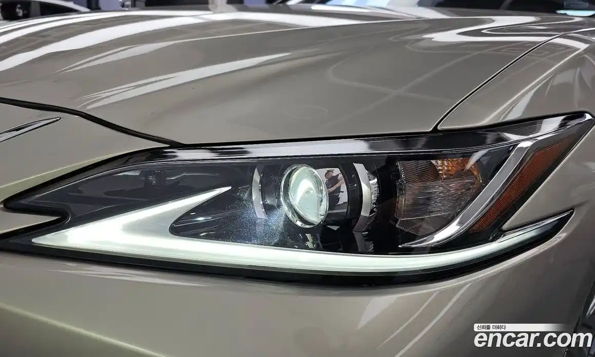 Lexus ES 2018 2.5 автомат (гидро), фото 8 Lexus ES 2018 2.5 автомат (гидро), фото 8