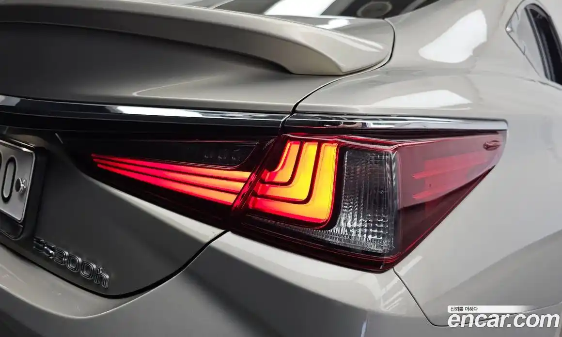 Lexus ES 2018 2.5 автомат (гидро), фото 9 Lexus ES 2018 2.5 автомат (гидро), фото 9