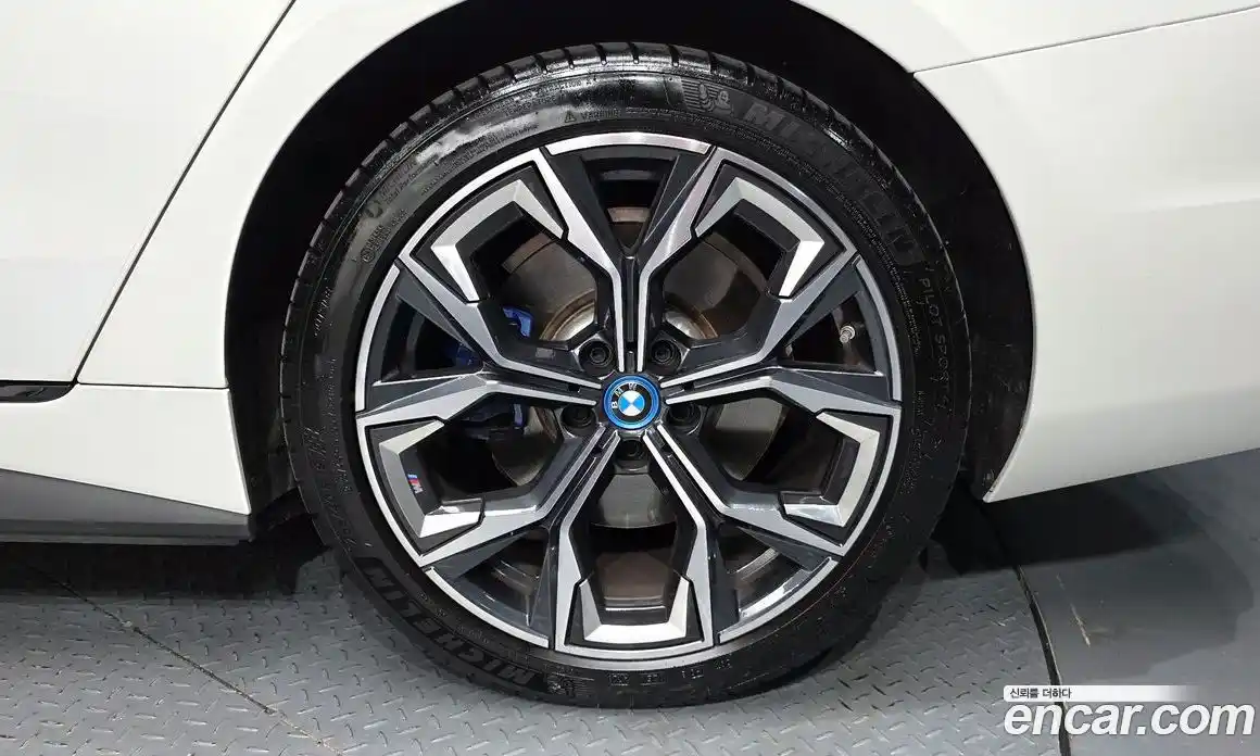 BMW i4 2024 0.2 автомат (гидро), фото 7
