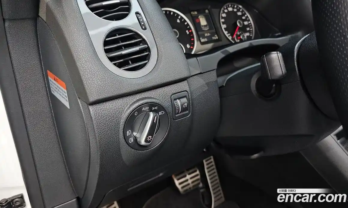 Volkswagen Tiguan 2015 2.0 автомат (гидро), фото 18