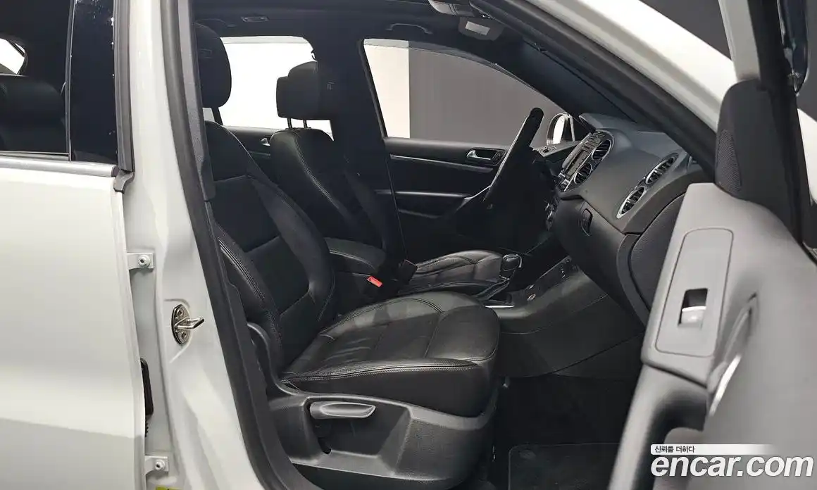 Volkswagen Tiguan 2015 2.0 автомат (гидро), фото 10