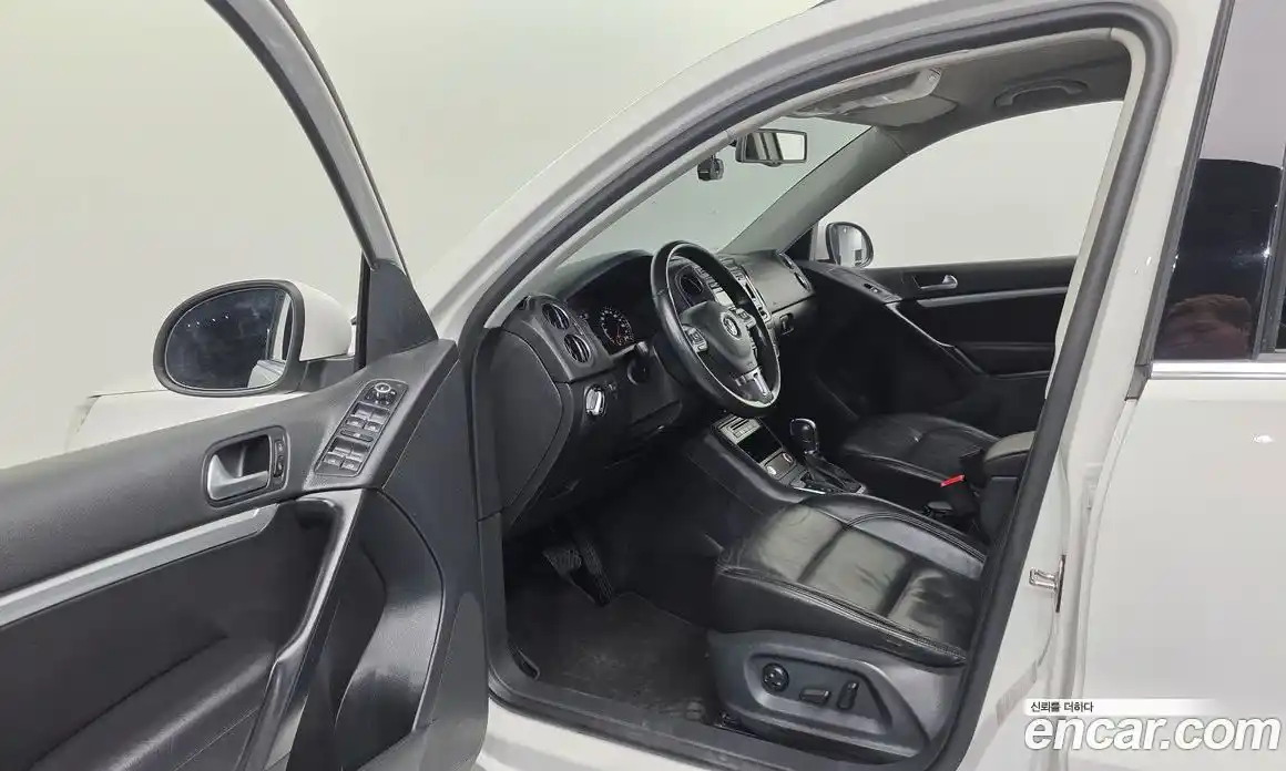 Volkswagen Tiguan 2013 2.0 автомат (гидро), фото 11