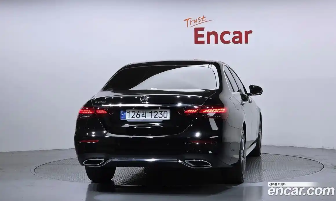 Mercedes-Benz E-Class 2023 2.0 автомат (гидро), фото 4