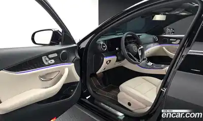 Mercedes-Benz E-Class 2023 2.0 автомат (гидро), миниатюра 10