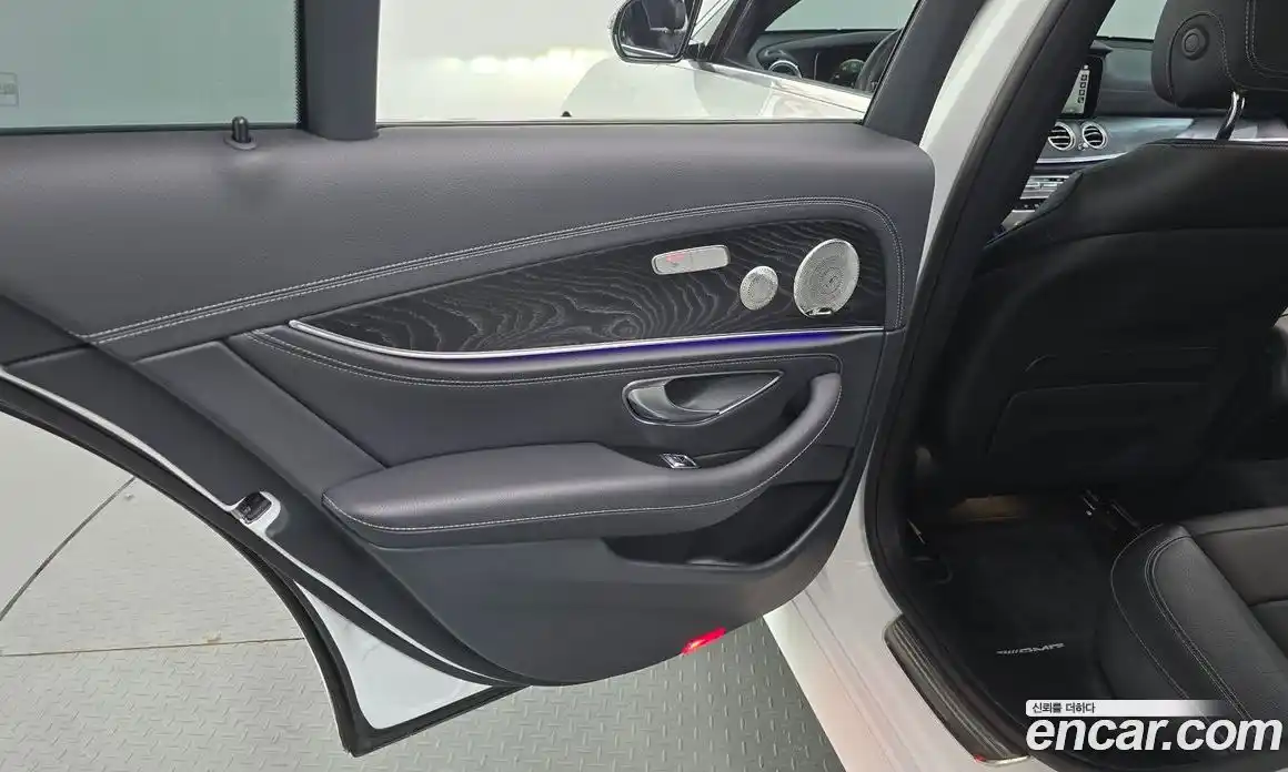 Mercedes-Benz E-Class 2023 2.0 автомат (гидро), фото 15