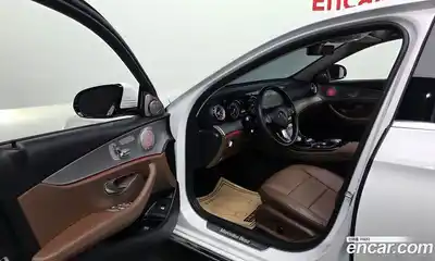 Mercedes-Benz E-Class 2018 2.0 автомат (гидро), миниатюра 12