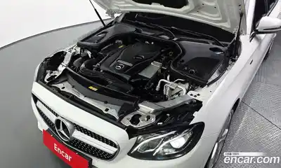 Mercedes-Benz E-Class 2018 2.0 автомат (гидро), миниатюра 5
