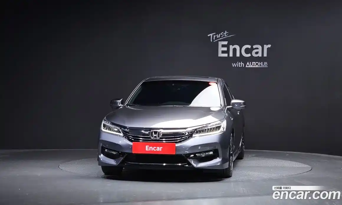 Honda Accord 2017 2.0 автомат (гидро), фото 3