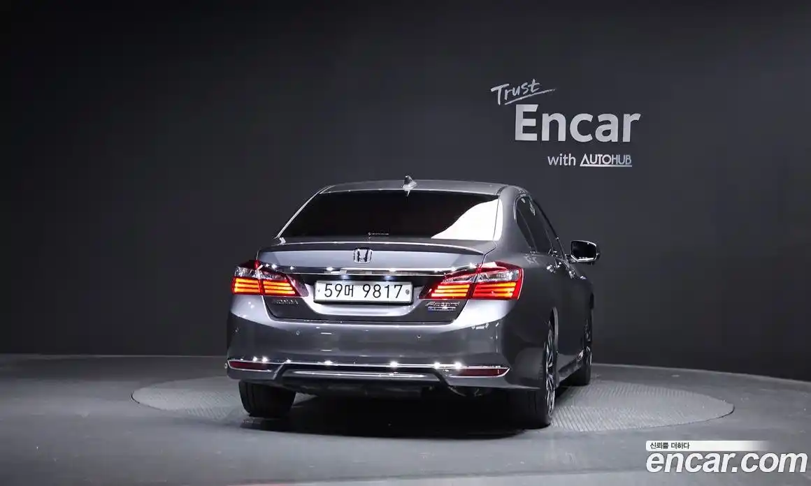 Honda Accord 2017 2.0 автомат (гидро), фото 4