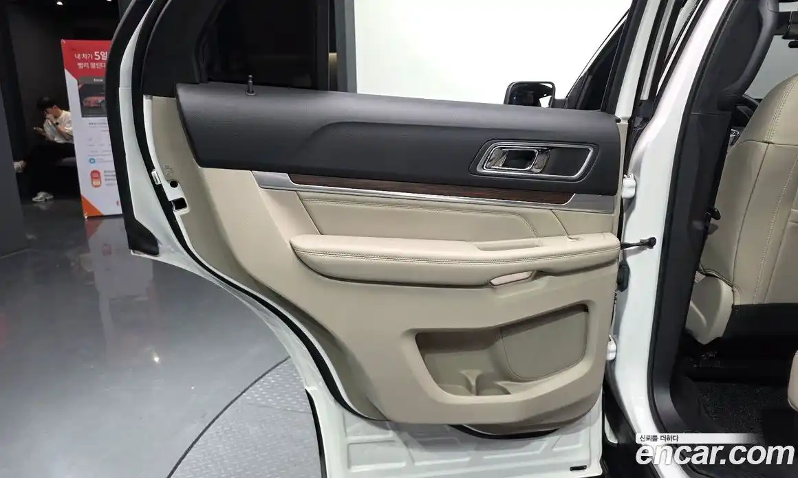 Ford Explorer 2019 2.3 автомат (гидро), фото 14